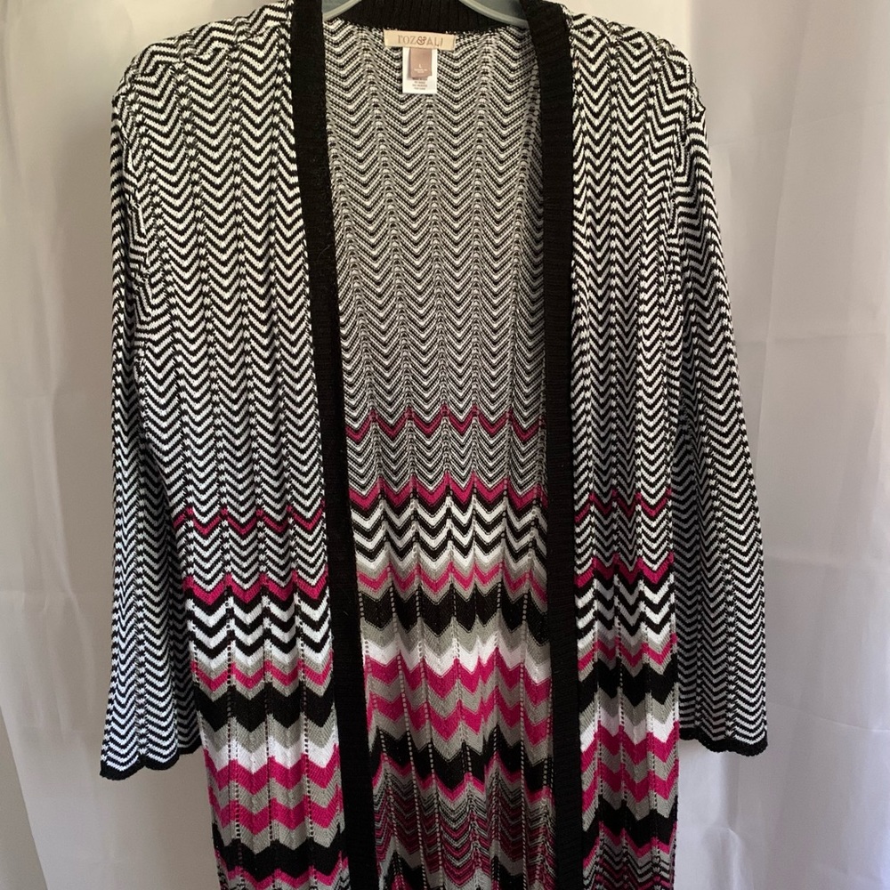 Long Sweater, buttonless, black, pink, white.